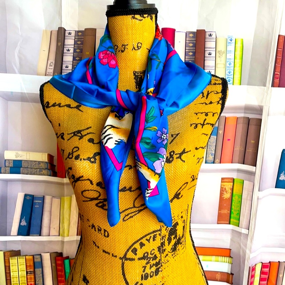 🌸Silk scarf🌸